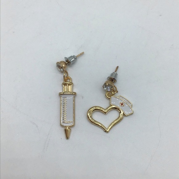 NEW syringe&nurse heart hat asymmetrical earrings - Picture 11 of 16